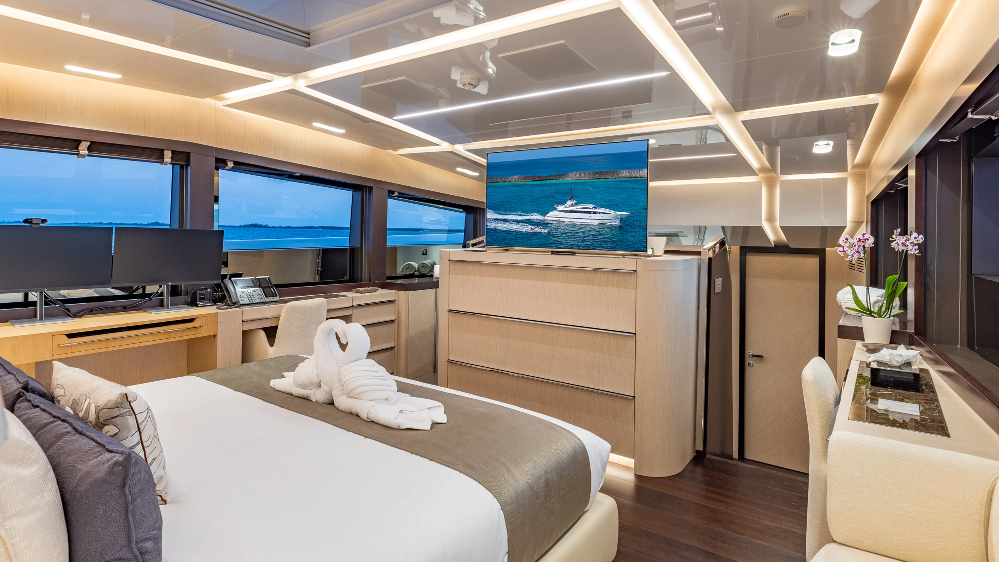 BACK 9 AND A HALF full-beam owner's master stateroom