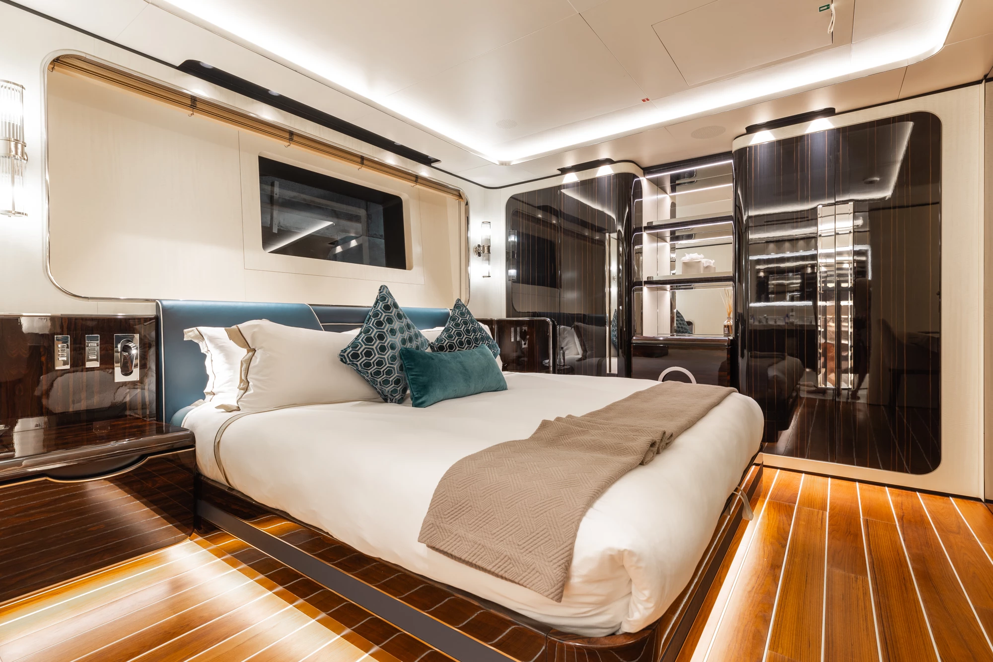 DAYBREAK lower deck VIP guest cabin with en-suite
